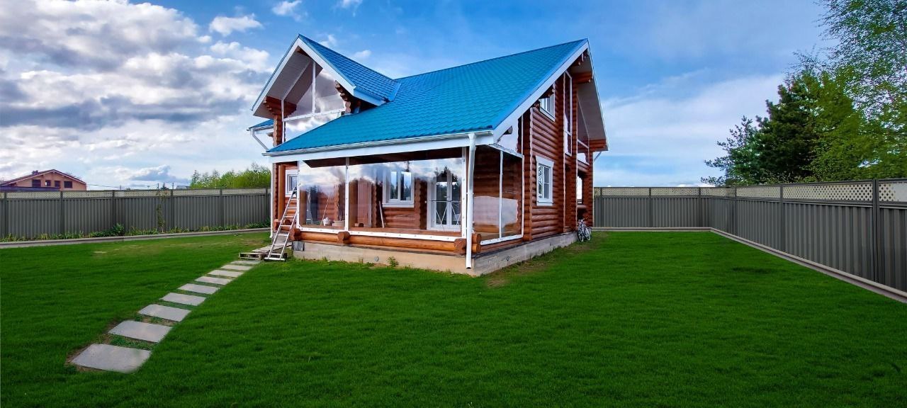 Мягкие окна на веранде загородного дома в городе Нелидово